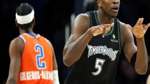 “法蒂离队劝告落空，弗里克：球员未来未在规划内”